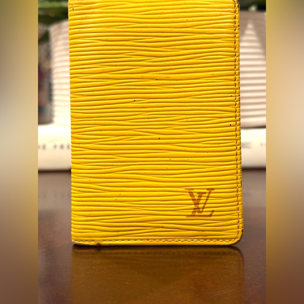 Louis Vuitton Vintage Epi Card Holder - Picture 4 of 13